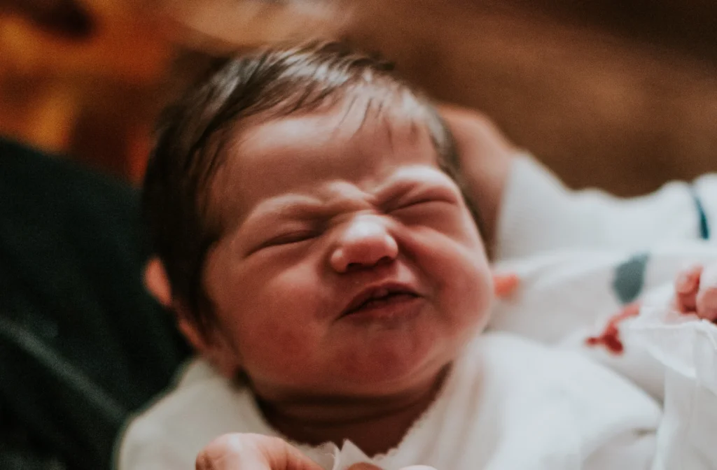 le bébé est en plein dans sa nuit de java donc il pleure