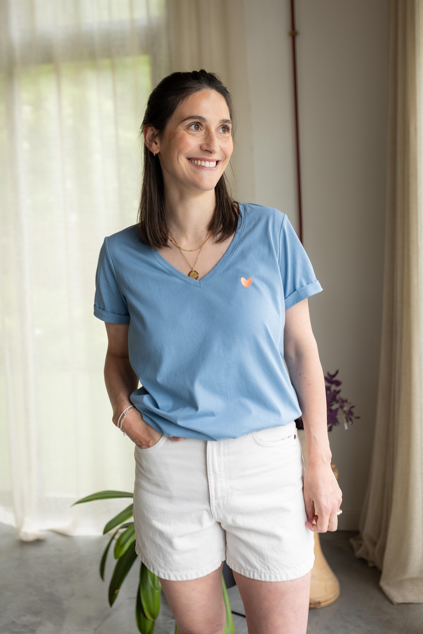 tee shirt allaitement bleu ciel beyond the sky atelier belette