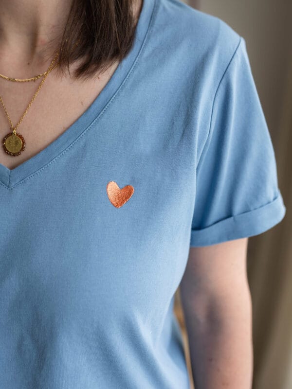 tee shirt allaitement bleu ciel beyond the sky atelier belette